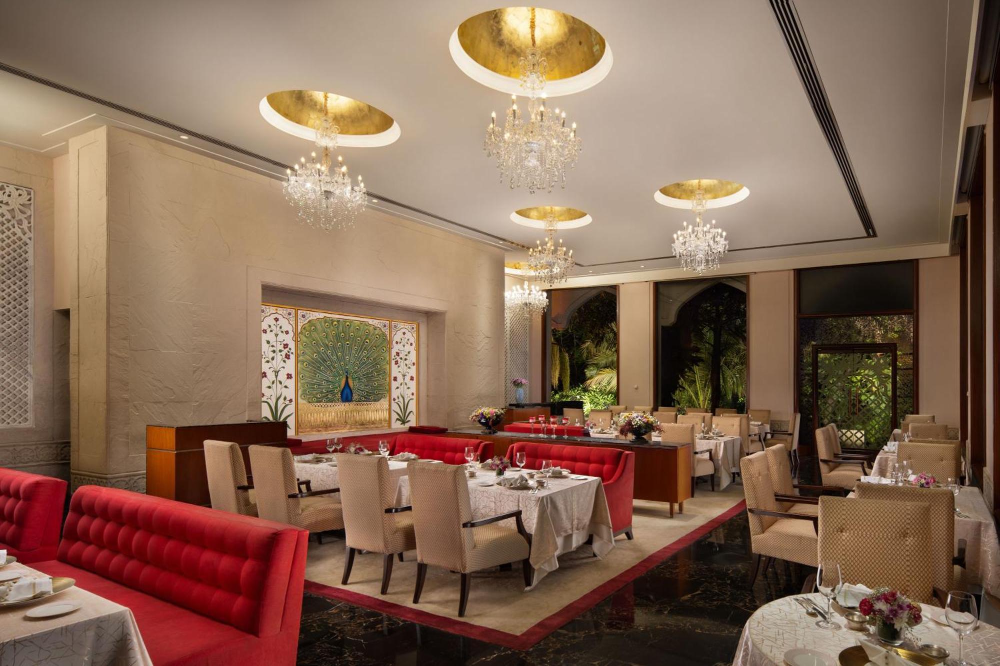 Отель Taj Krishna Хайдарабад Экстерьер фото The interior of the restaurant