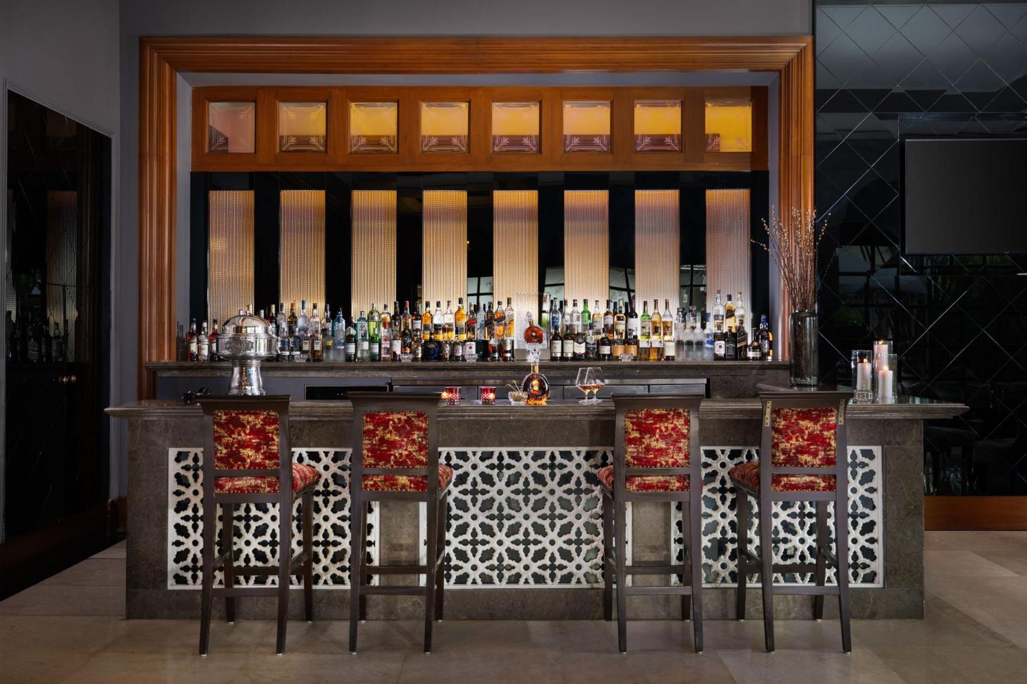 Отель Taj Krishna Хайдарабад Экстерьер фото The bar at the hotel